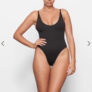 NWT Skims Signature Swim Scoop Neck One Piece